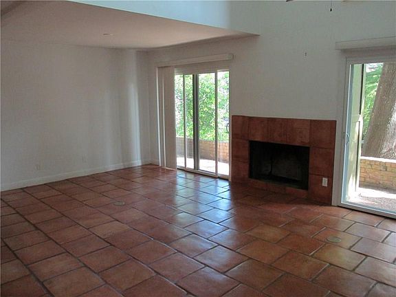 5th image of 24 Woodstone Sq