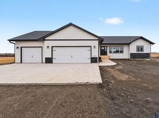 2022 Harvest Creek Ln, Madison, SD 57042