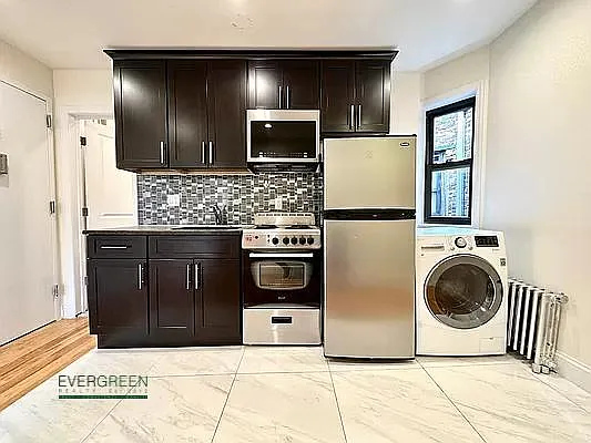 24 Rogers Ave #1E — Photo 2