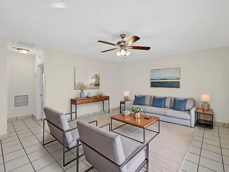 2500 SW 18th Ter #3 — Photo 18