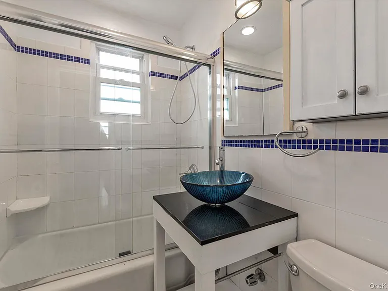 275 Maple Ave #D6 — Photo 12