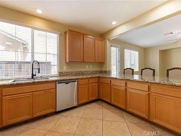 31538 Six Rivers Ct — Photo 8