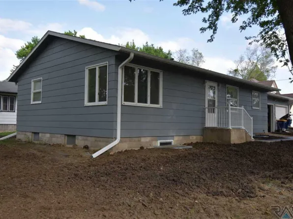 912 Ladelle Ave, Dell Rapids, SD 57022