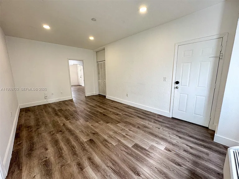 8415 Harding Ave #5 — Photo 18