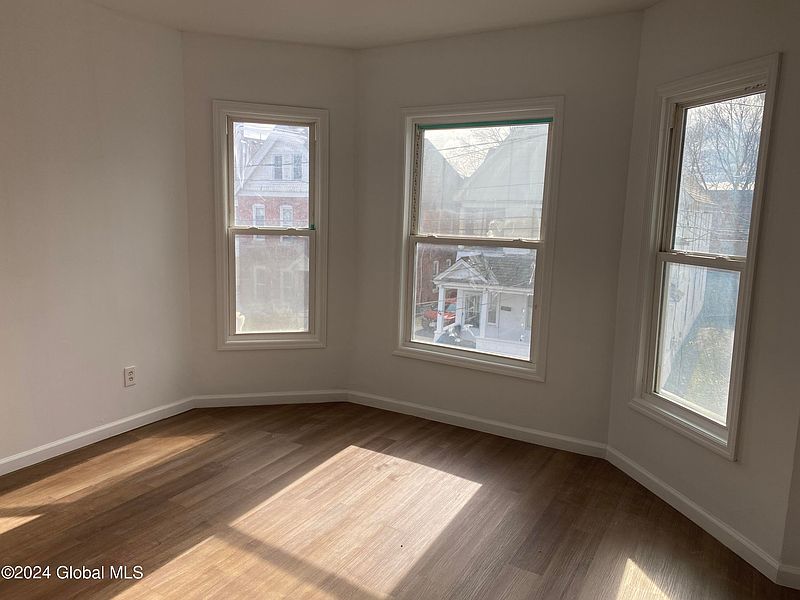 3rd image of 31 Bunn Street
