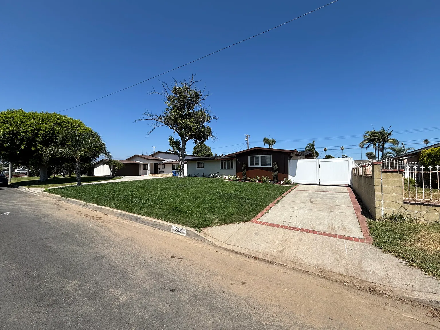 3 bed, 1.5 bath, 1556 sqft, $3,750 — Photo 1