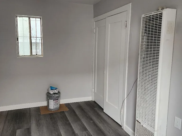 1552 E 21st St #1/4 — Photo 10