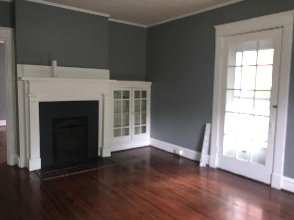 Living Room / Family Room / Built in Cabinet