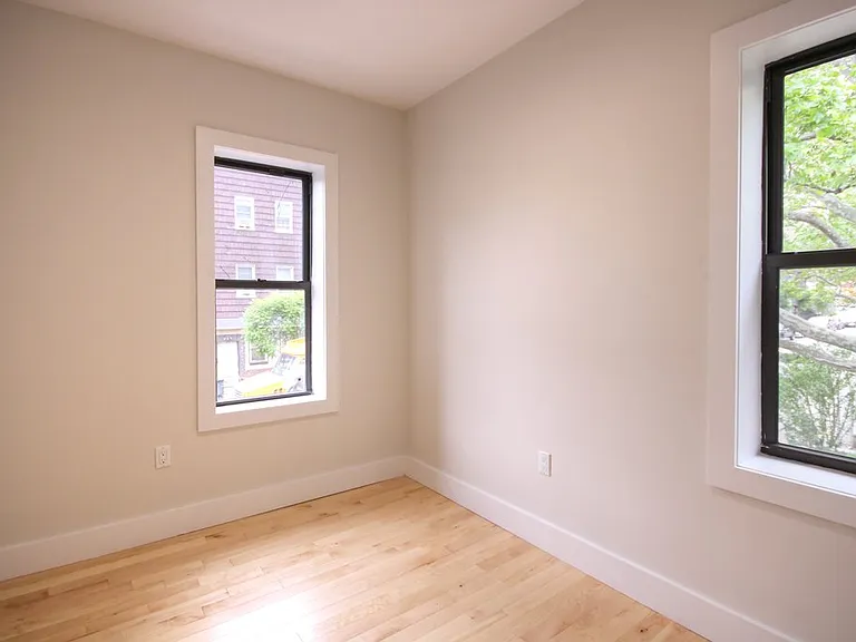 867 Metropolitan Ave #2R — Photo 8