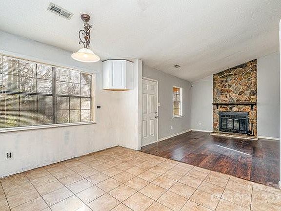 5th image of 616 Cricketwood Ln