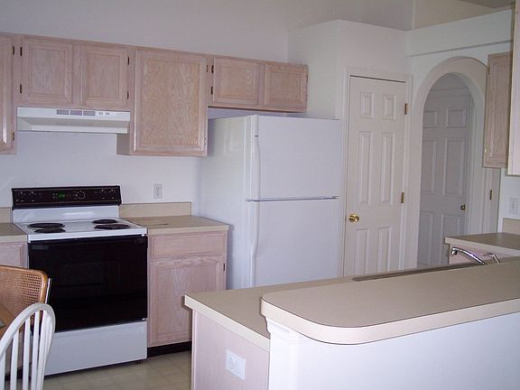 3rd image of 2722 Gables Dr