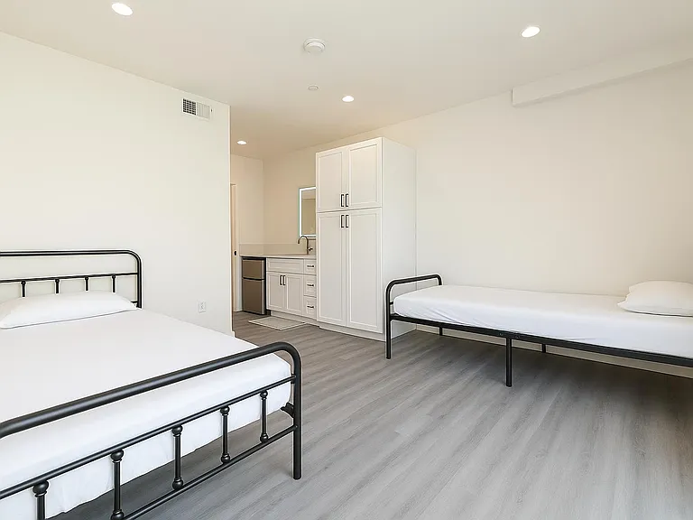 1312 1/2 N Mariposa Ave #16 — Photo 14