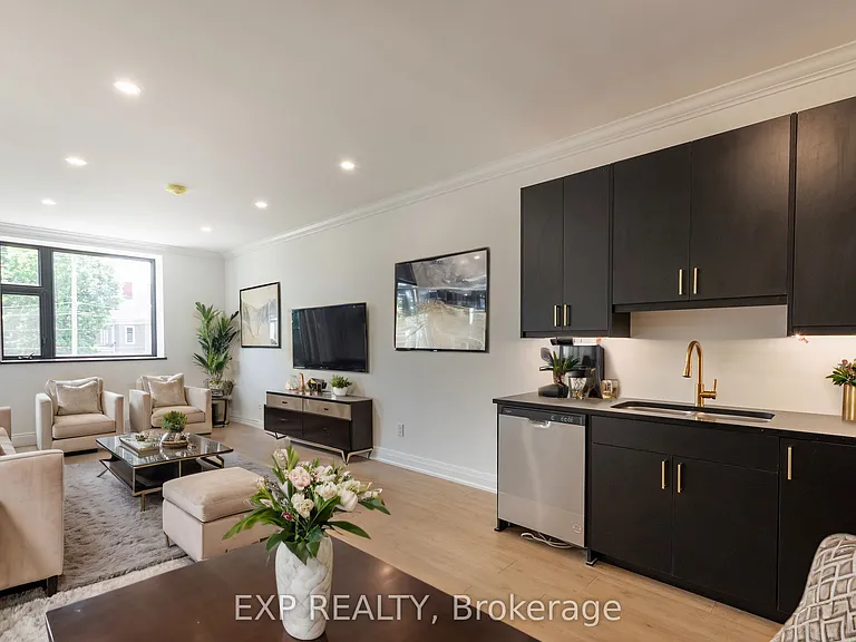 16 Hincks St #6 — Photo 2