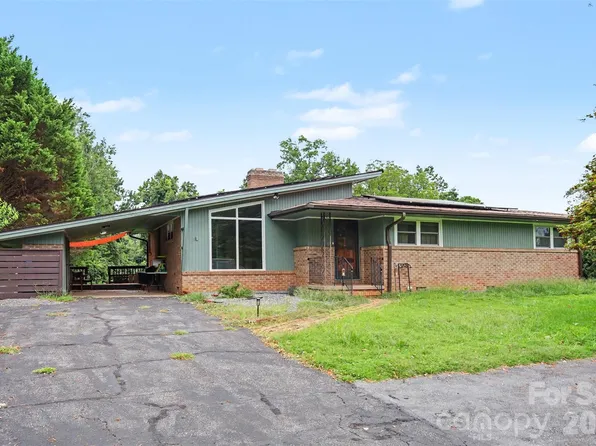 126 21st Ave NW, Hickory, NC 28601