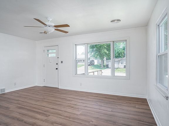 4th image of 1319 W 38th Pl