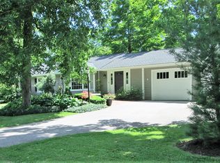 118 Fernwood Rd, Chagrin Falls, OH 44022