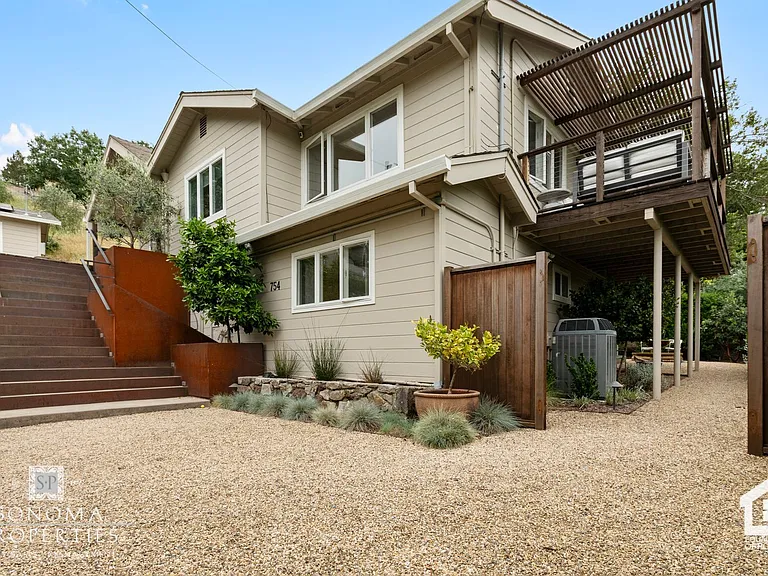 754 E Thomson Ave — Photo 21