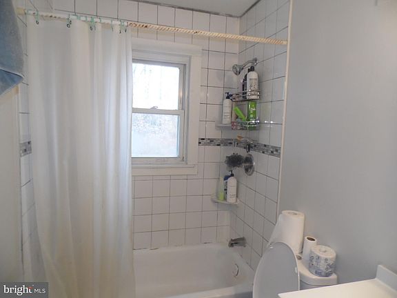 4th image of 15243 Crescent St