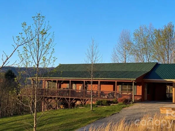 3430 Tranquil Hills Dr, Lenoir, NC 28645