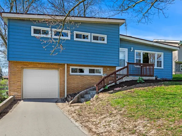 8611 Ramble Rd, Wonder Lake, IL 60097