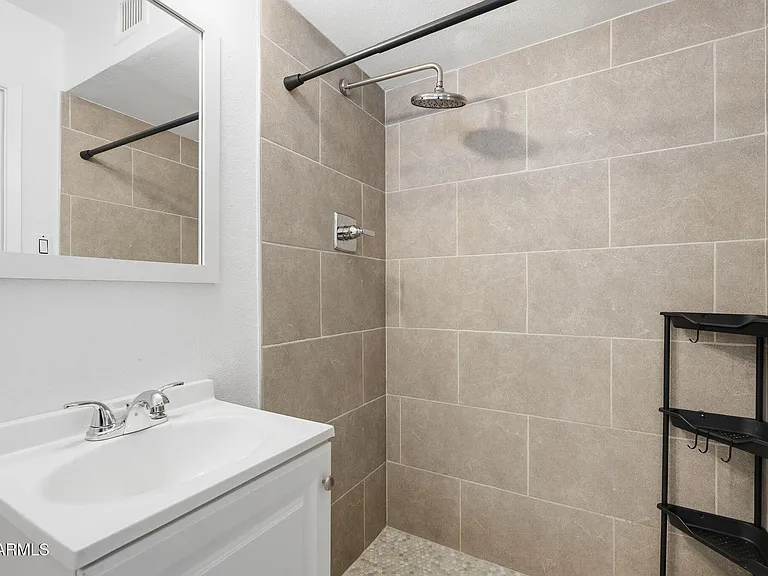 2401 N 66th St — Photo 33