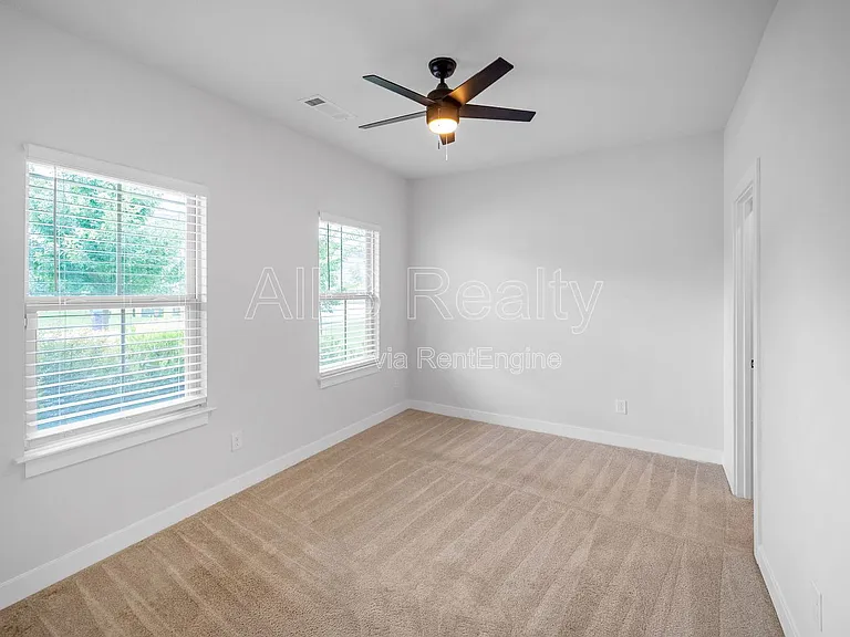 533 Daffodil Ln — Photo 11