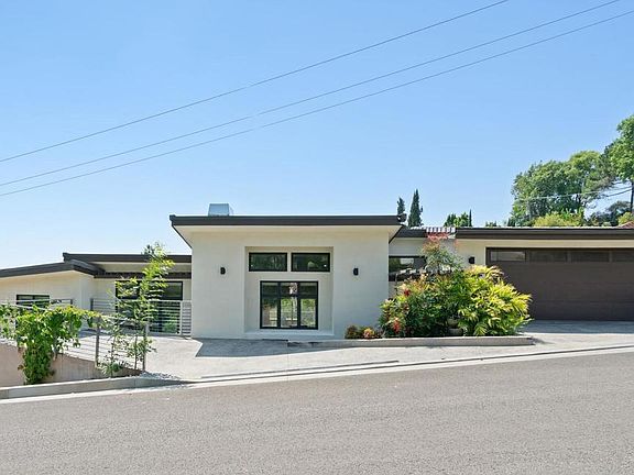 3rd image of 1703 Hill Dr