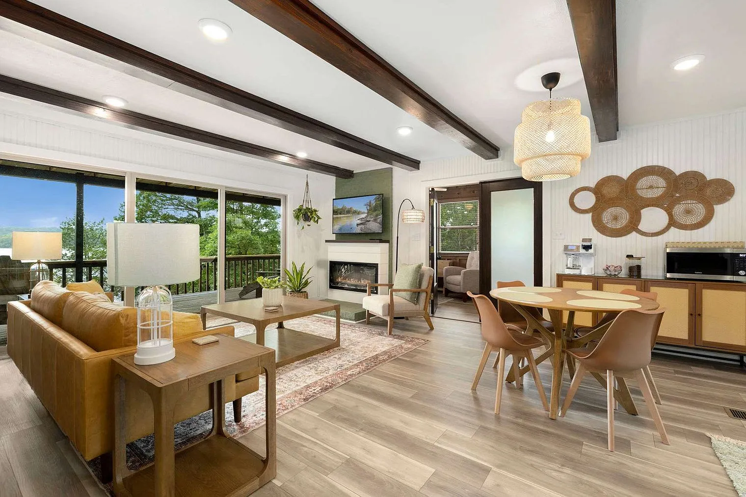 2 bed, 1.0 bath, 742 sqft, $5,712 — Photo 2