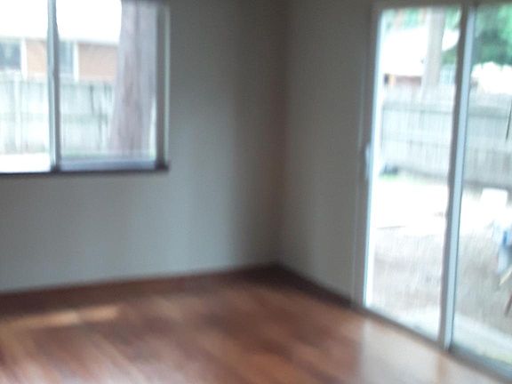 3rd image of 424 Lewis Ave