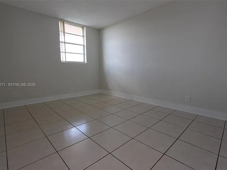 4550 NW 9th St #811E — Photo 10