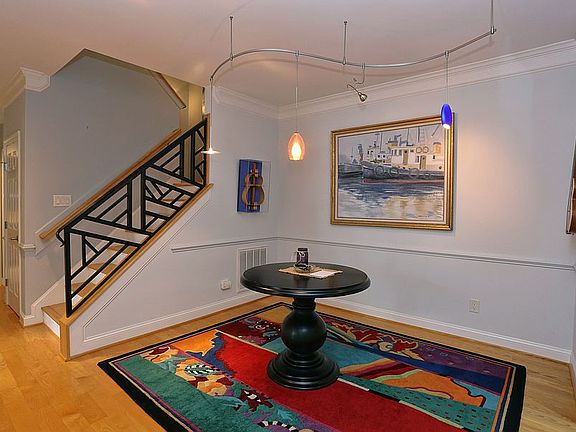 4th image of 302 Presque Isle Ln #300