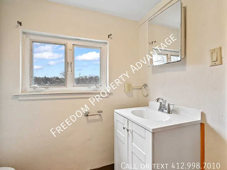 2047 Redrose Ave #2 — Photo 11