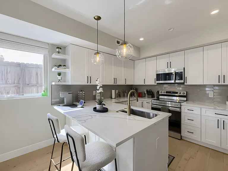 1923 W Elk Pl #2 — Photo 1