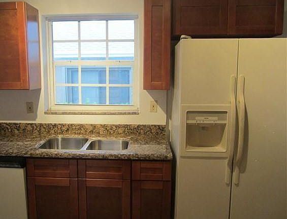 4th image of 2455 NE 184th St