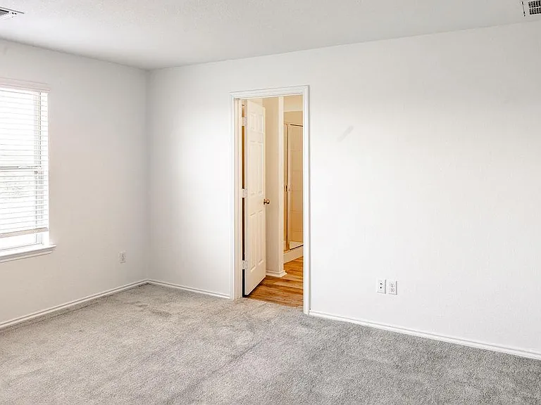 448 English Oak St — Photo 15