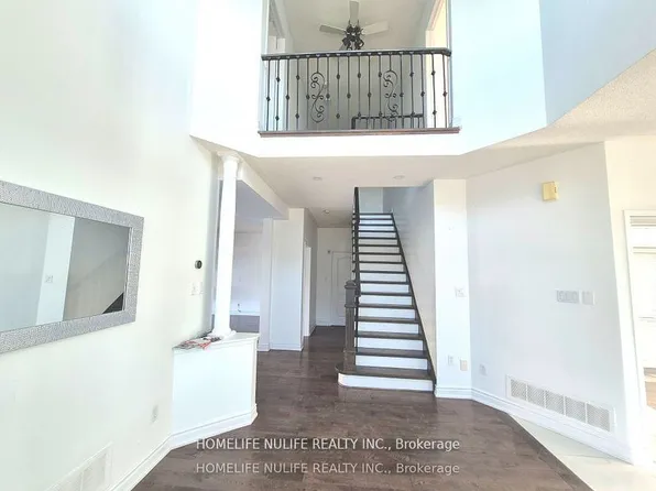 3866 Thomas St, Mississauga, ON L5M 7B1