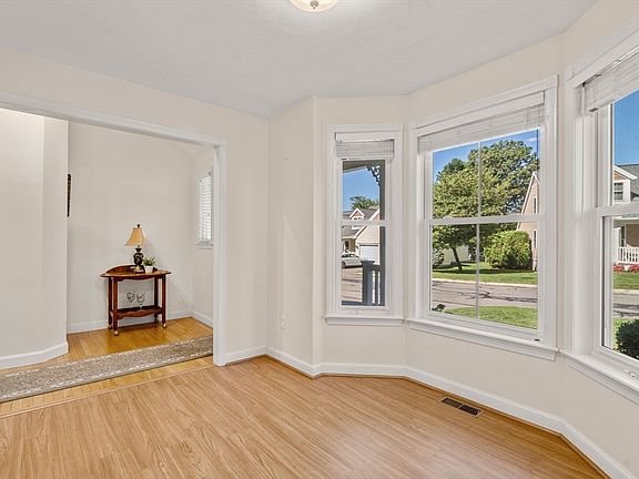 5th image of 109 Westminster Dr Unit 109