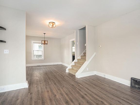 5th image of 1137 Watkins St SE