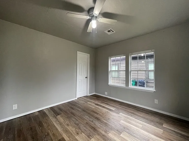 824 NW 45th St — Photo 11