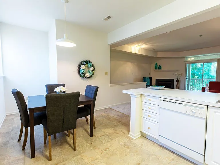 Fox Ridge and Lakeview Park Apartments — Photo 15