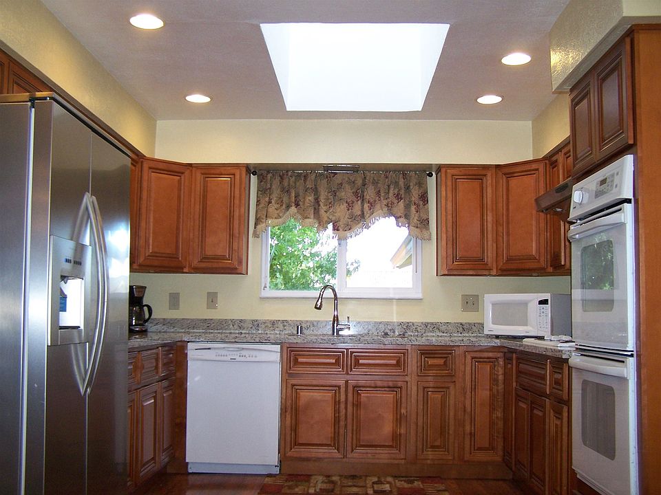 1st image of 32235 Glenbrook St