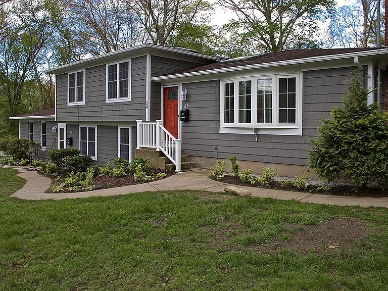 52 Maplewood Dr — Photo 2