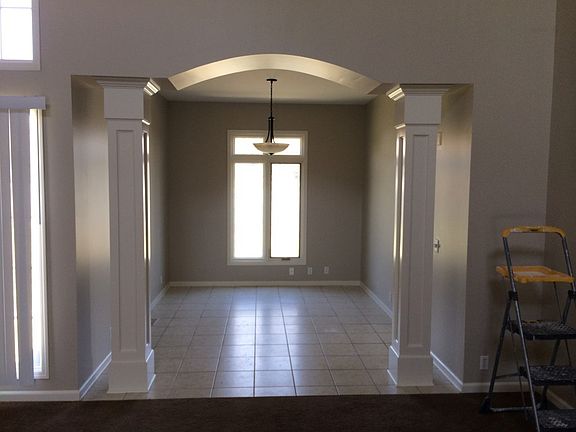 4th image of 2610 Tulip Ln