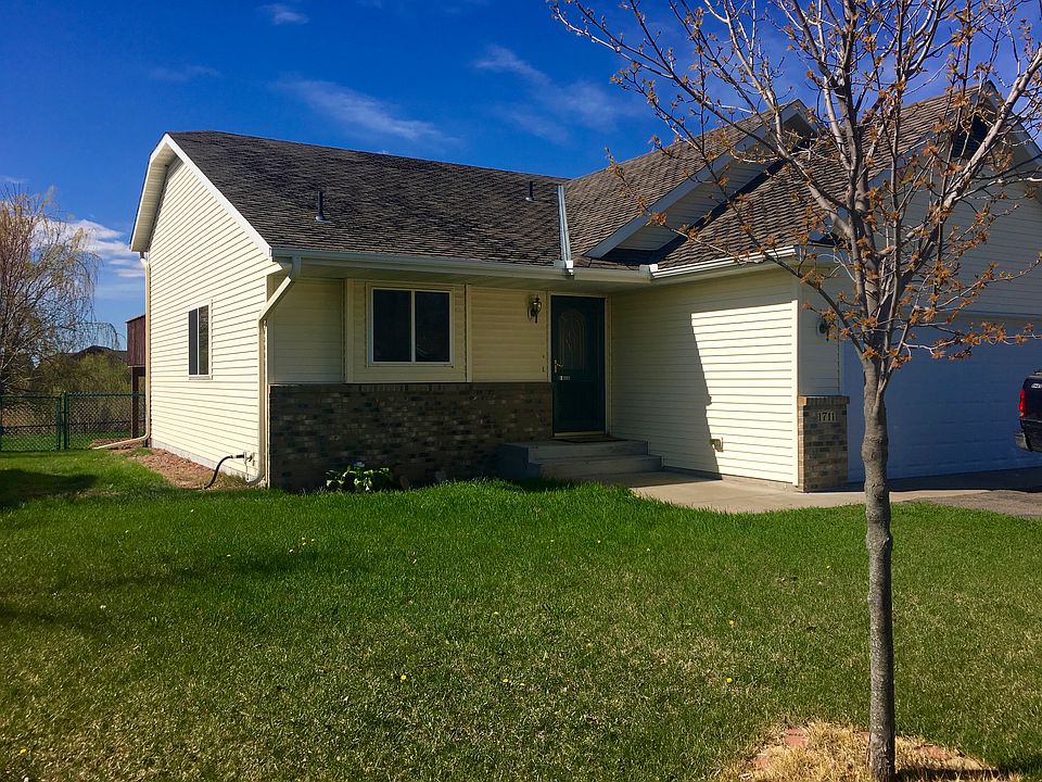1st image of 1711 Peach Dr NE