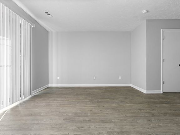5th image of 1649 Foxhaven Dr APT 11