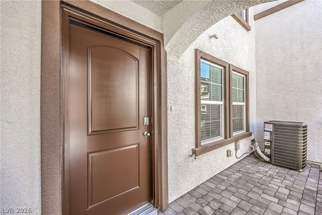 3 bed, 2.5 bath, 1311 sqft, $1,900 — Photo 4