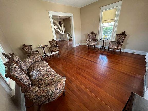 4th image of 316 E Ivy Street