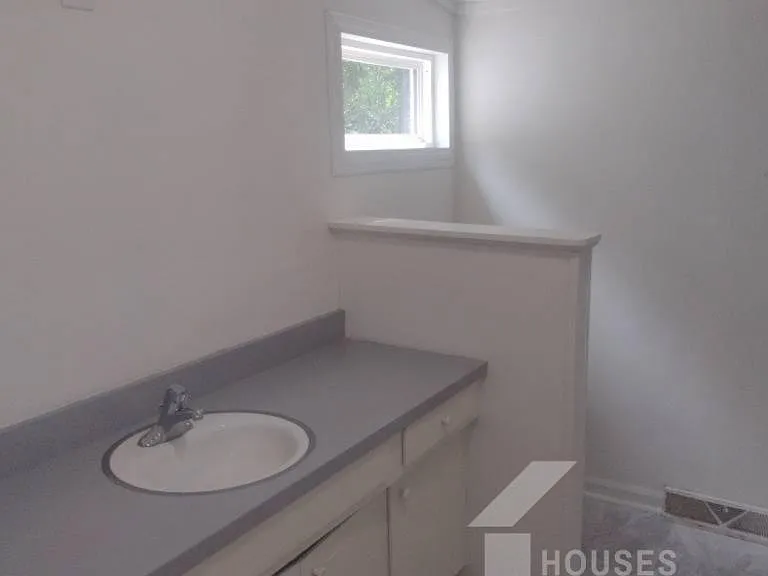 130 Ellison St — Photo 12