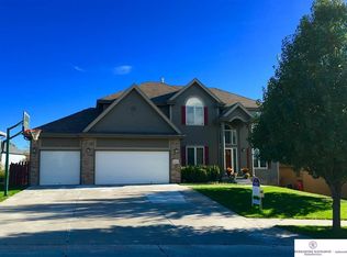 21113 Shiloh Dr, Gretna, NE 68028