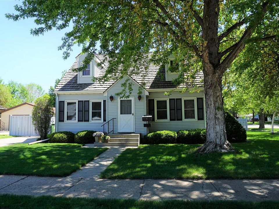 1478 Utah Ave SE, Huron, SD 57350 | Zillow